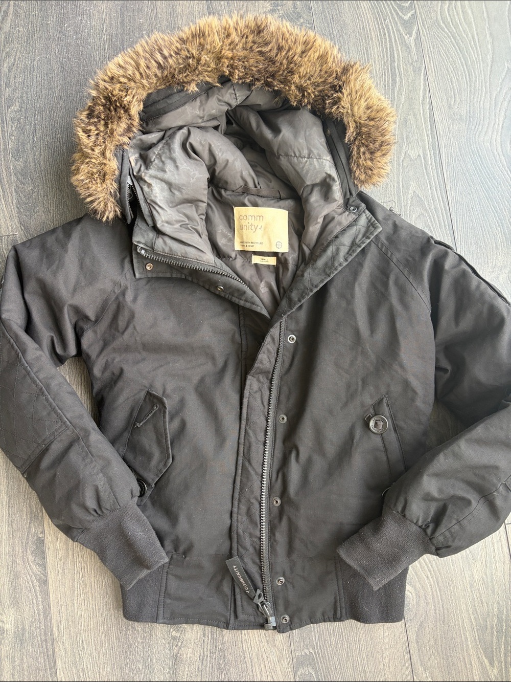 Aritzia black bomber jacket with brown faux-fur hood trim
